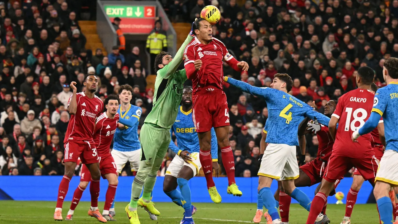 فشل توظيفي يضغط على سلوت.. هل يُكلف ليفربول رحيل المهووس غاليًا؟